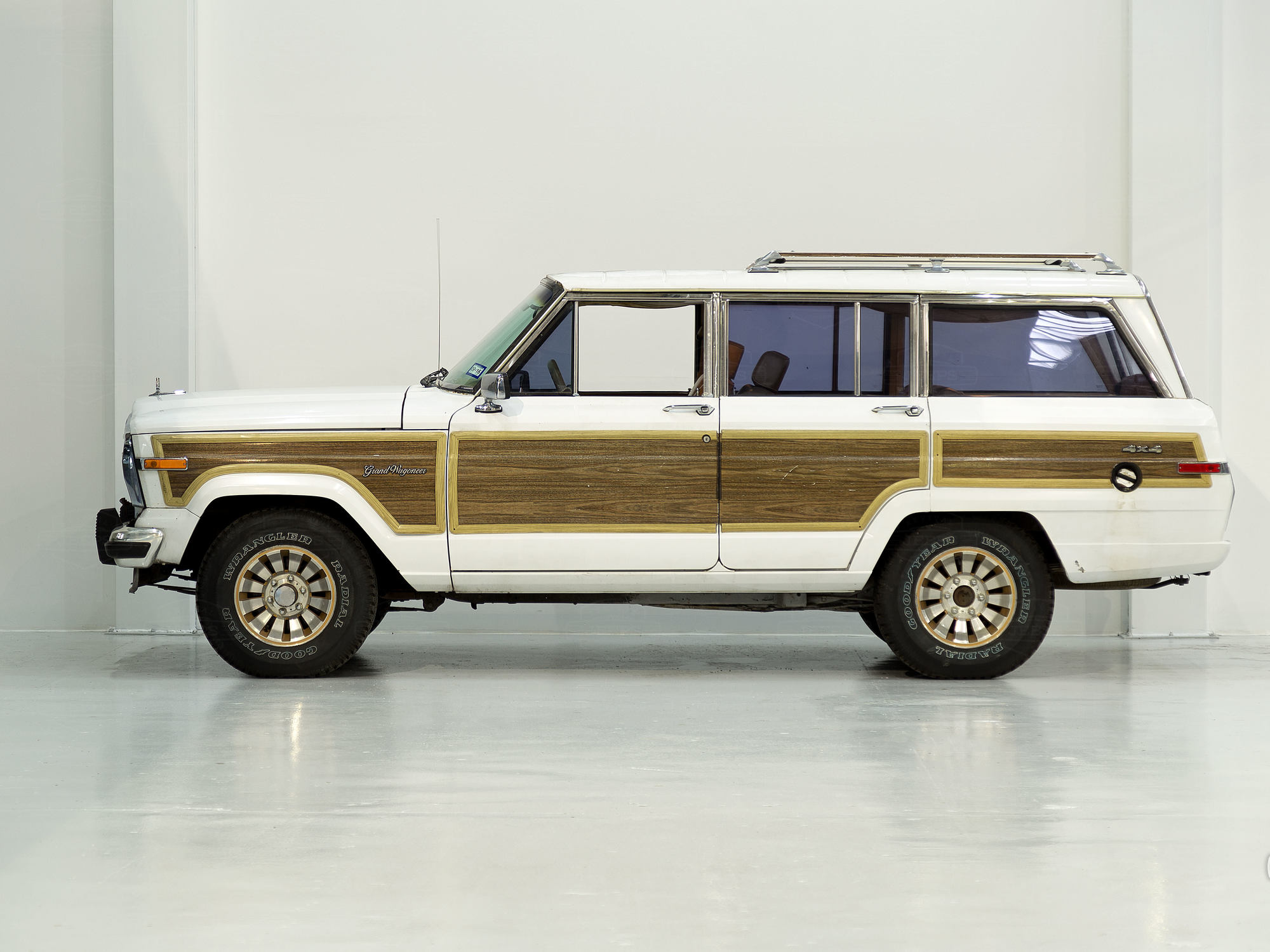 1990 AMC Grand Wagoneer White 1J4GS5871LP503677