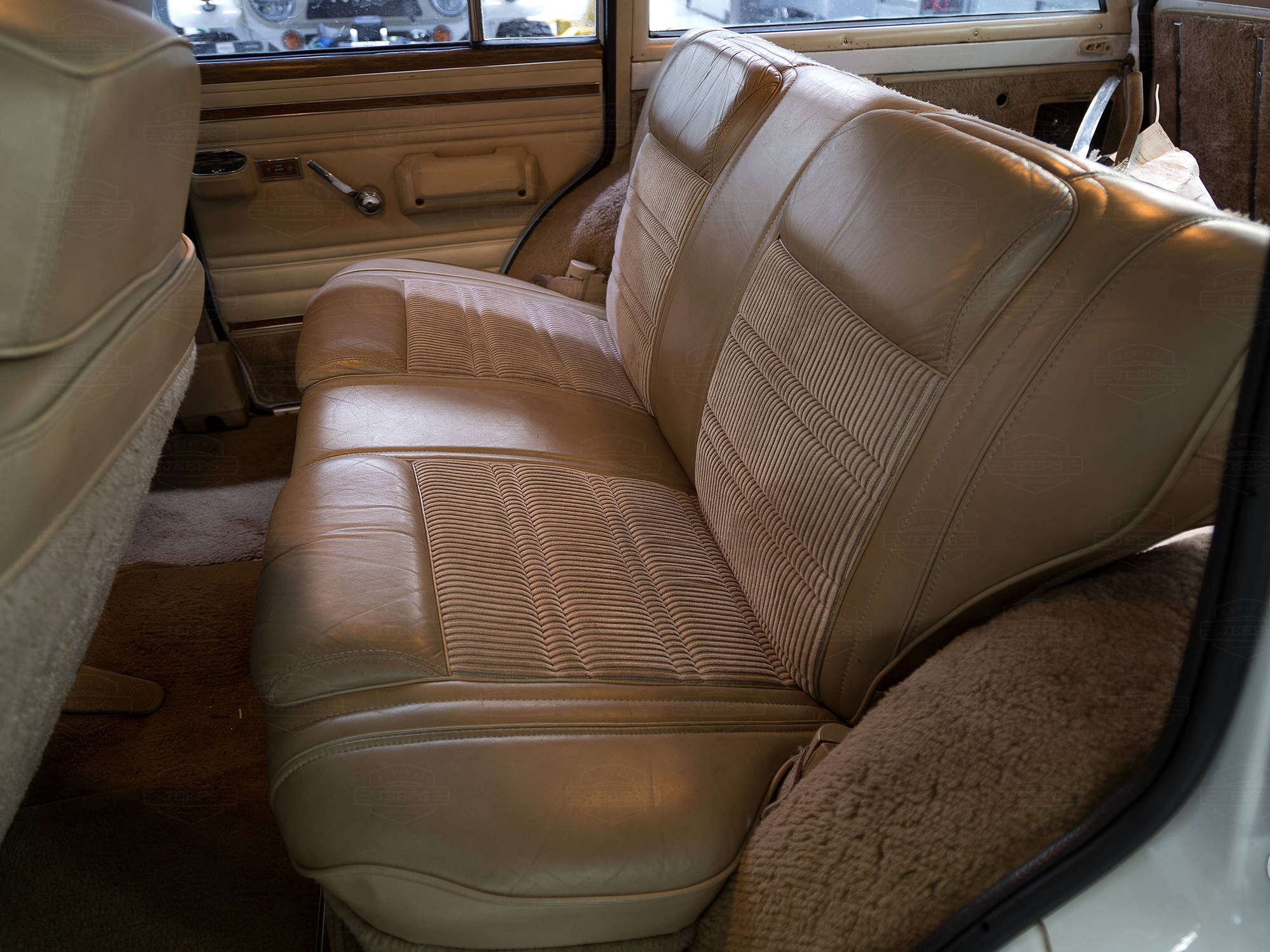 1990 AMC Grand Wagoneer White 1J4GS5871LP503677